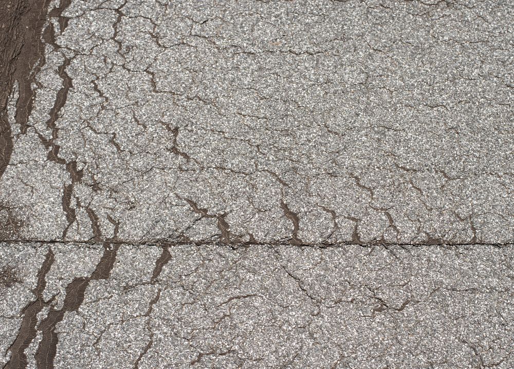 Daklekkage door scheuren in plat dak Ospel Losliggend dakleer op plat dak in Ospel